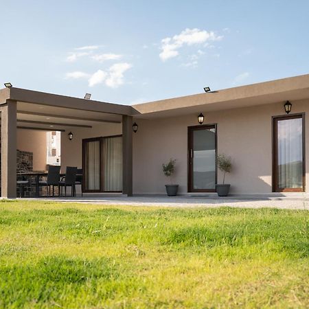 Majestic Manor With Outdoor Jacuzzi By 8Essentially Karteros Exterior photo