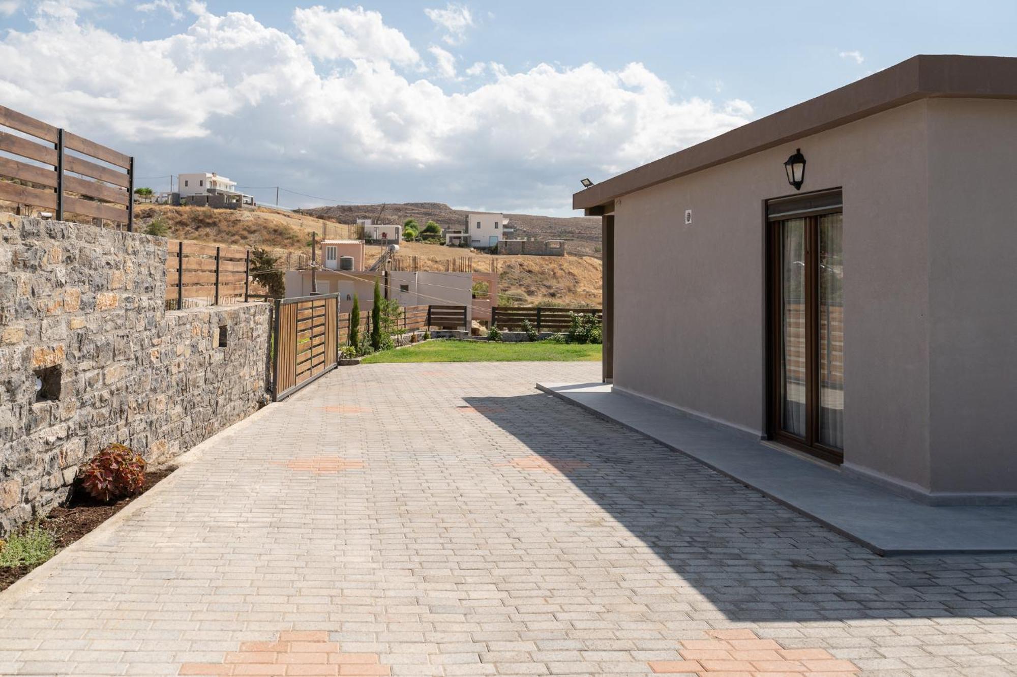Majestic Manor With Outdoor Jacuzzi By 8Essentially Karteros Exterior photo