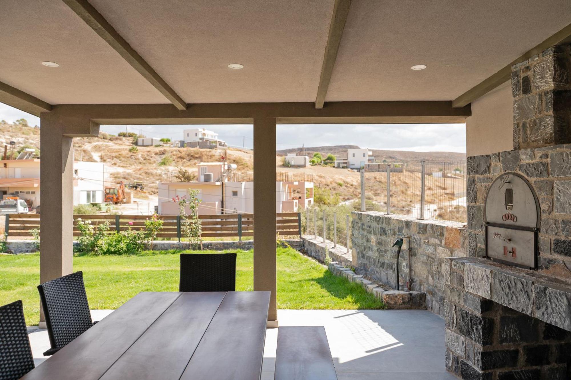 Majestic Manor With Outdoor Jacuzzi By 8Essentially Karteros Exterior photo