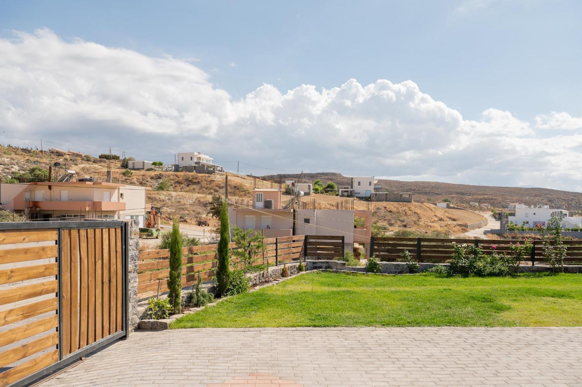Majestic Manor With Outdoor Jacuzzi By 8Essentially Karteros Exterior photo