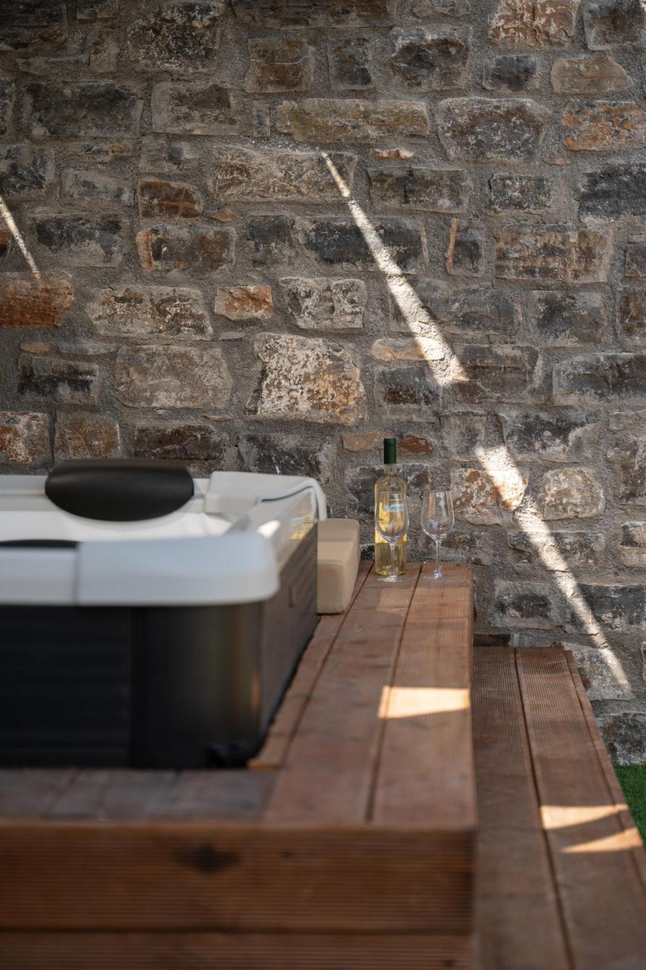 Majestic Manor With Outdoor Jacuzzi By 8Essentially Karteros Exterior photo
