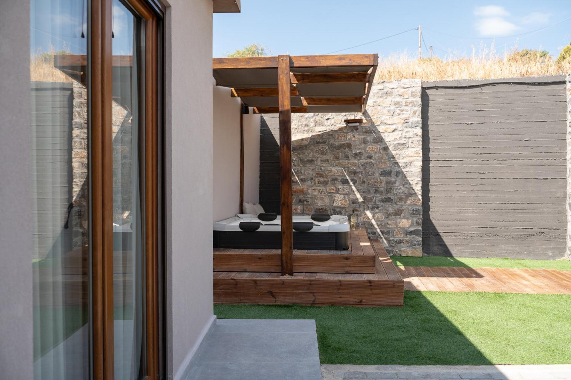 Majestic Manor With Outdoor Jacuzzi By 8Essentially Karteros Exterior photo