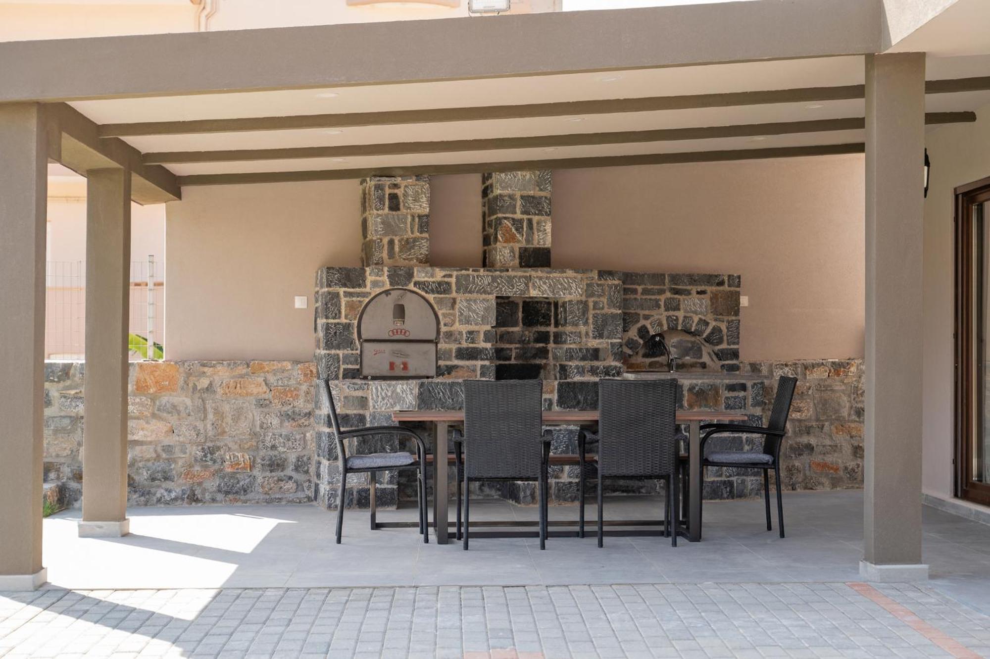 Majestic Manor With Outdoor Jacuzzi By 8Essentially Karteros Exterior photo