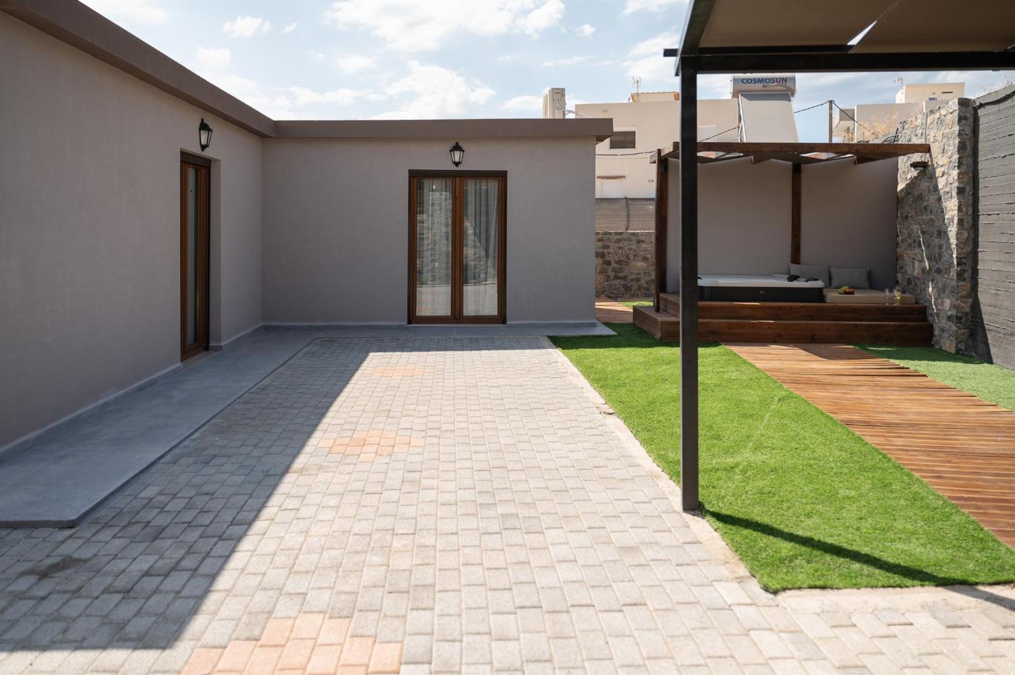 Majestic Manor With Outdoor Jacuzzi By 8Essentially Karteros Exterior photo