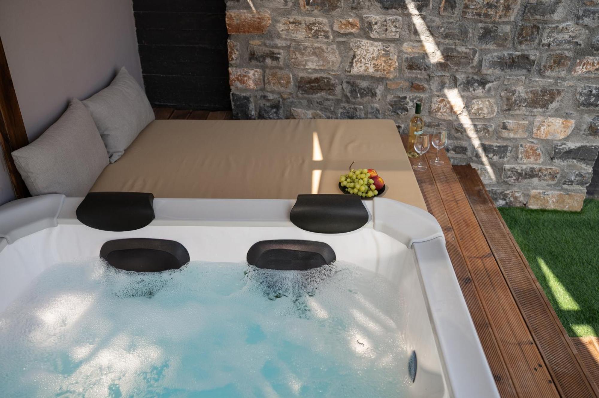 Majestic Manor With Outdoor Jacuzzi By 8Essentially Karteros Exterior photo